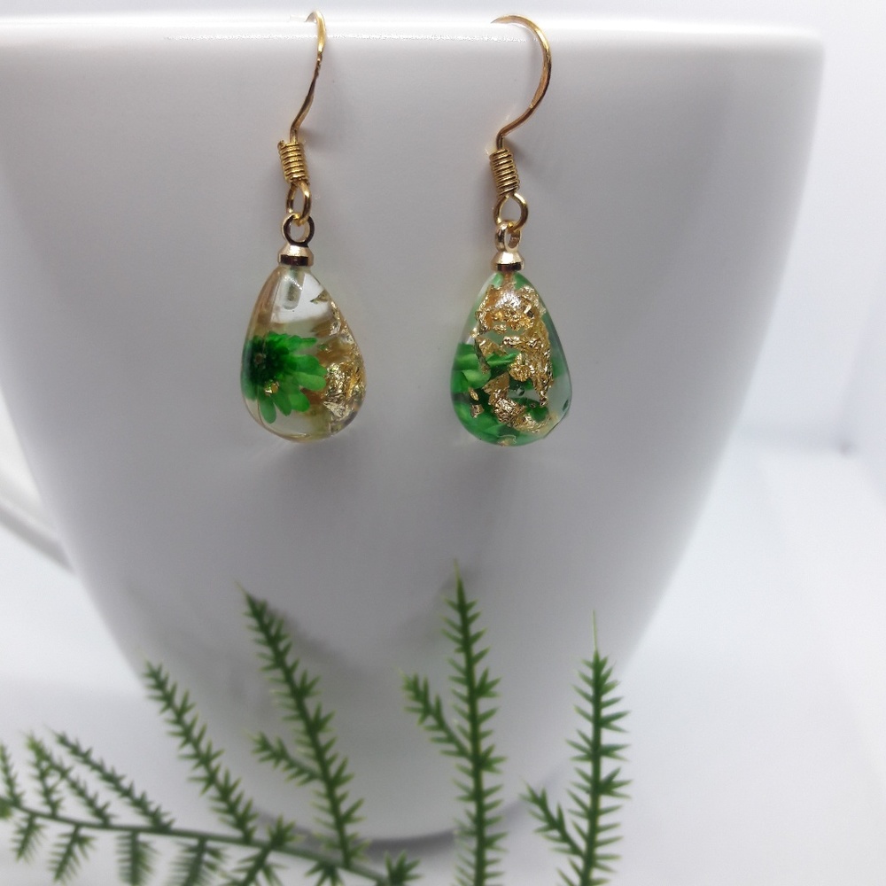Beautiful teardrops glass earrings
